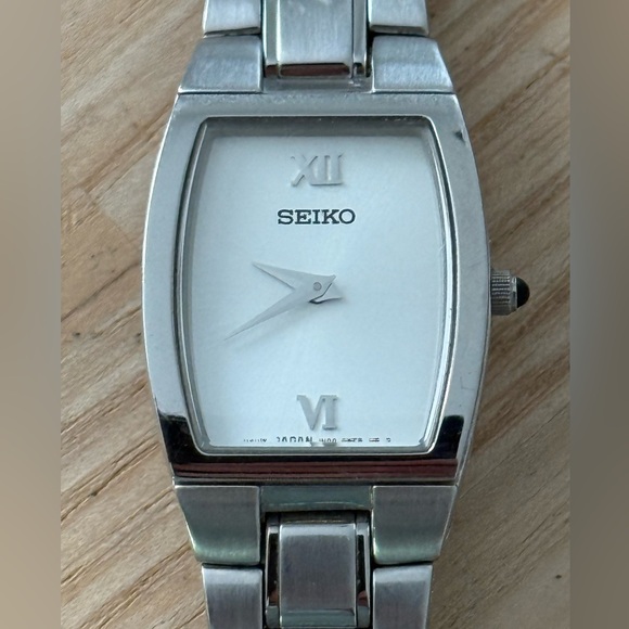 Seiko Luxury Curvex Ladies Watch Stainless Dial Bracelet Case New Battery